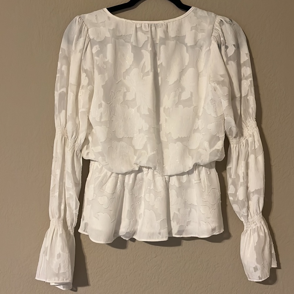 White blouse - Picture 5 of 5